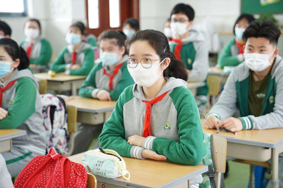 学生校内坠楼受伤学校负责任吗
